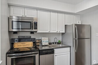 Majestic -2BR, 1BA - 900SF - Kitchen - Royal Park - Students save up to 10%!