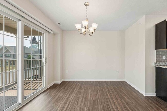 Building Photo - Auburn Creek Apartment Homes
