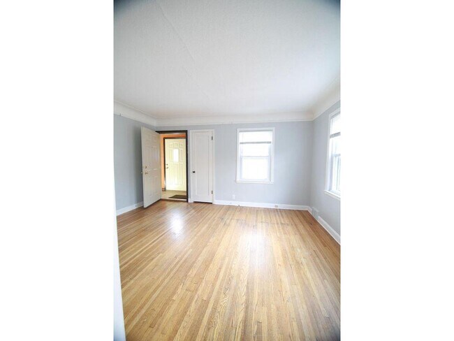 Building Photo - 4634 Cedar Ave S