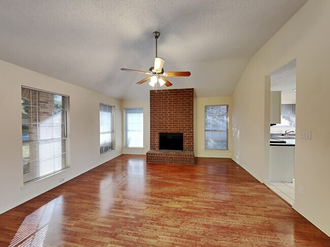 Foto del edificio - 8521 Brushy Creek Trl