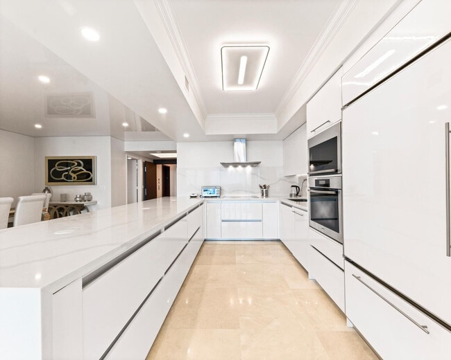 Building Photo - 101 S Fort Lauderdale Beach Blvd