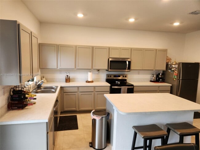 Building Photo - 880 NW 3rd Way