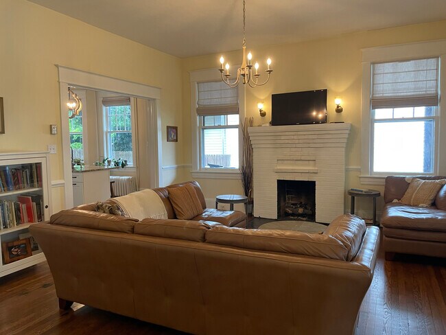 Foto del edificio - 617 Allison Ave SW