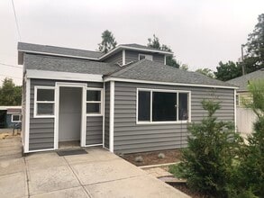 Building Photo - 620 SE McKenzie St