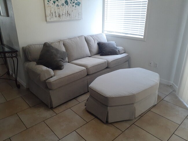 Building Photo - 2200 Hill St