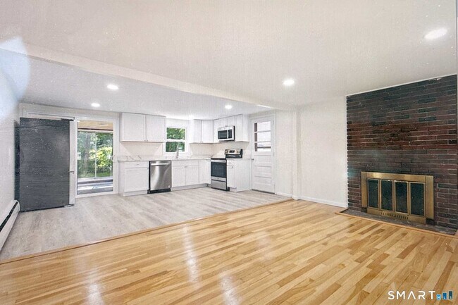 Foto del edificio - 303 Bunker Hill Ave