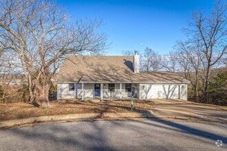 Building Photo - 118 Auburn Dr