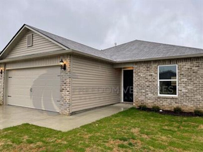 Foto del edificio - Modern 3-Bedroom Home with Spacious Backya...