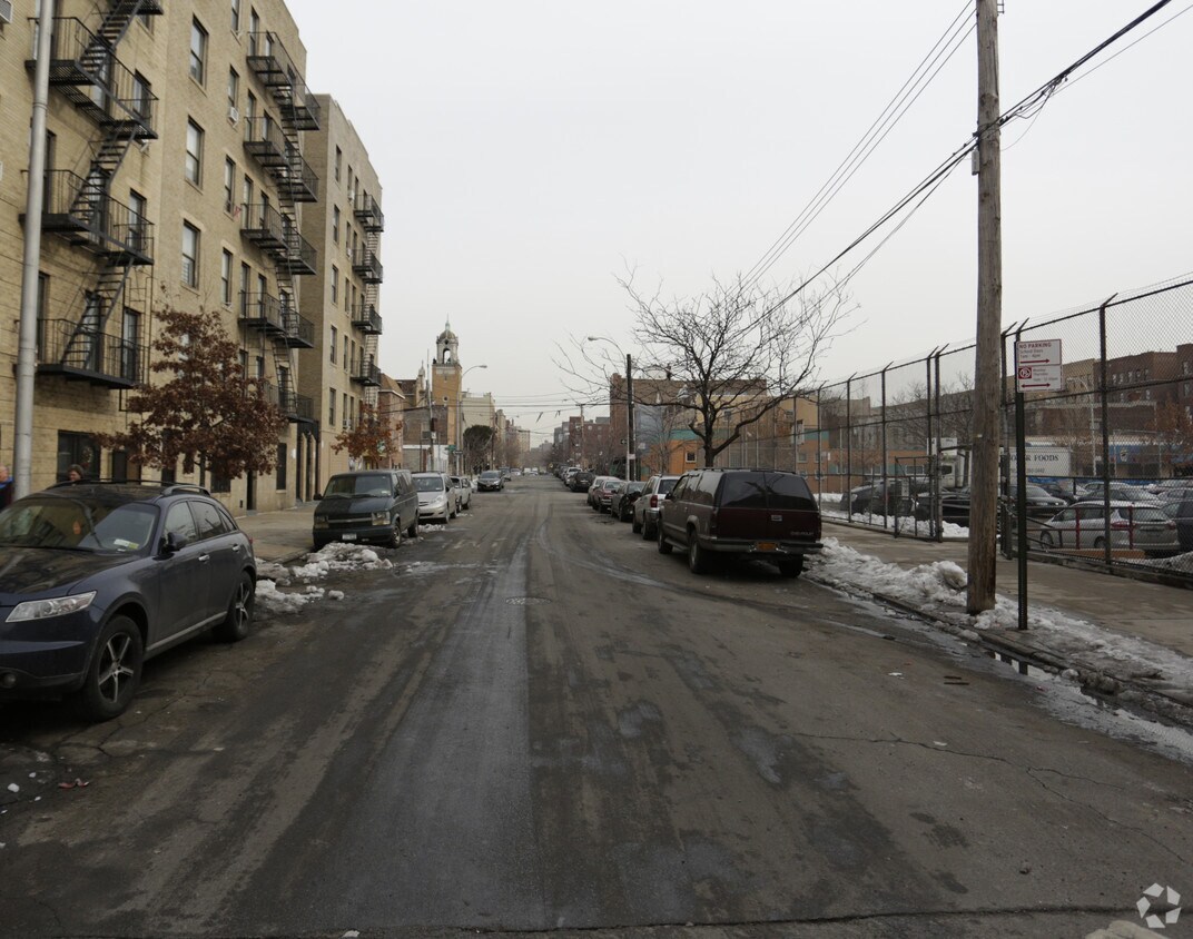 Building Photo - 471-481 Wales Ave