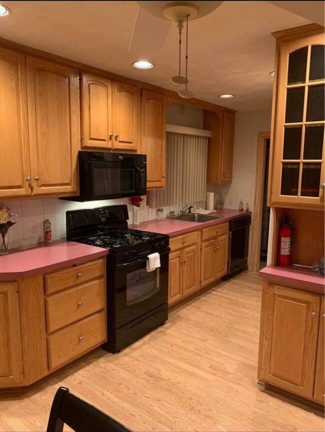 Building Photo - 784 Broadway