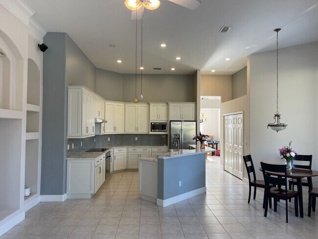 Foto del edificio - 5 br, 3.5 bath House - 10008 Canopy Tree Ct