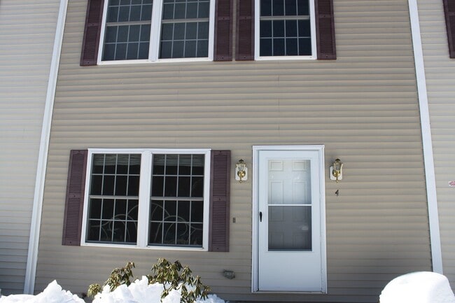 Building Photo - 37 Glen Ave