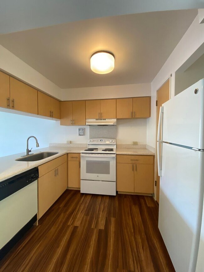 Building Photo - Makaha Valley Towers 2/1