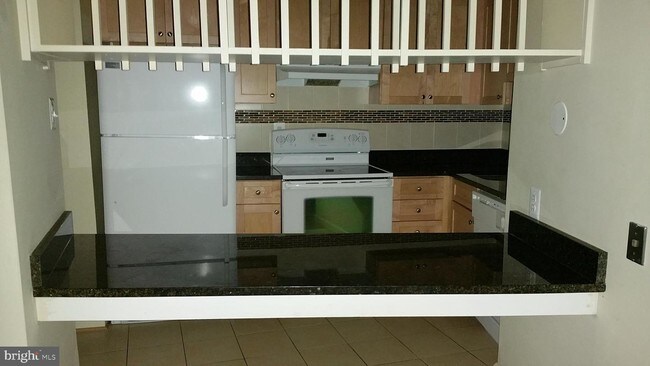 Foto del edificio - 5822 Royal Ridge Dr