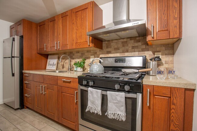 Foto del interior - **Charming 3-Bedroom Unit in Prime Los Angeles Location – 3963 Halldale Avenue**