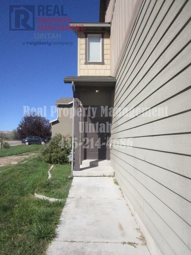 Foto del edificio - 3 bed 2.5 bath townhome in Fox Run