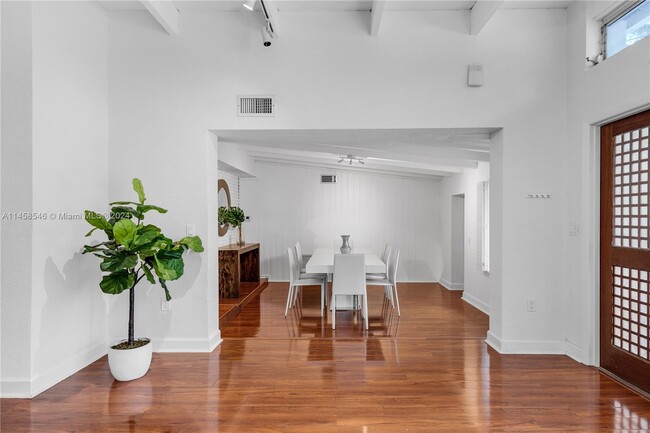 Building Photo - 360 Harbor Ct