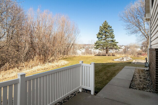 Building Photo - 2660 Mallard Dr