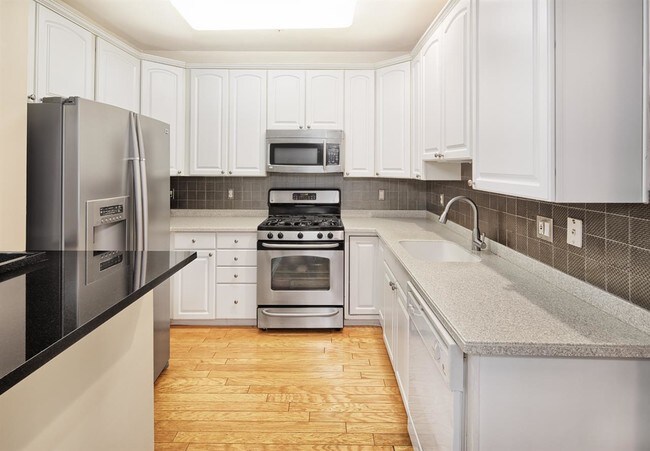 Building Photo - 359 Oswego Ct