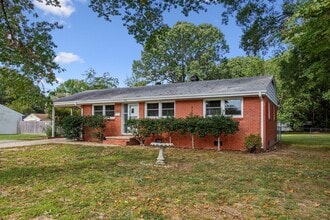 Building Photo - 290 Colony Rd