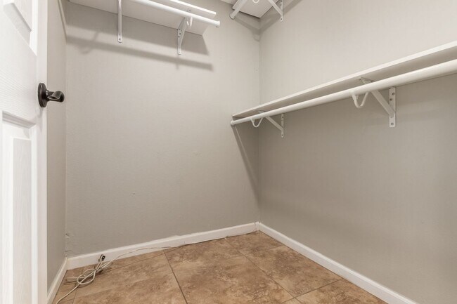 Foto del edificio - 850 S River Dr