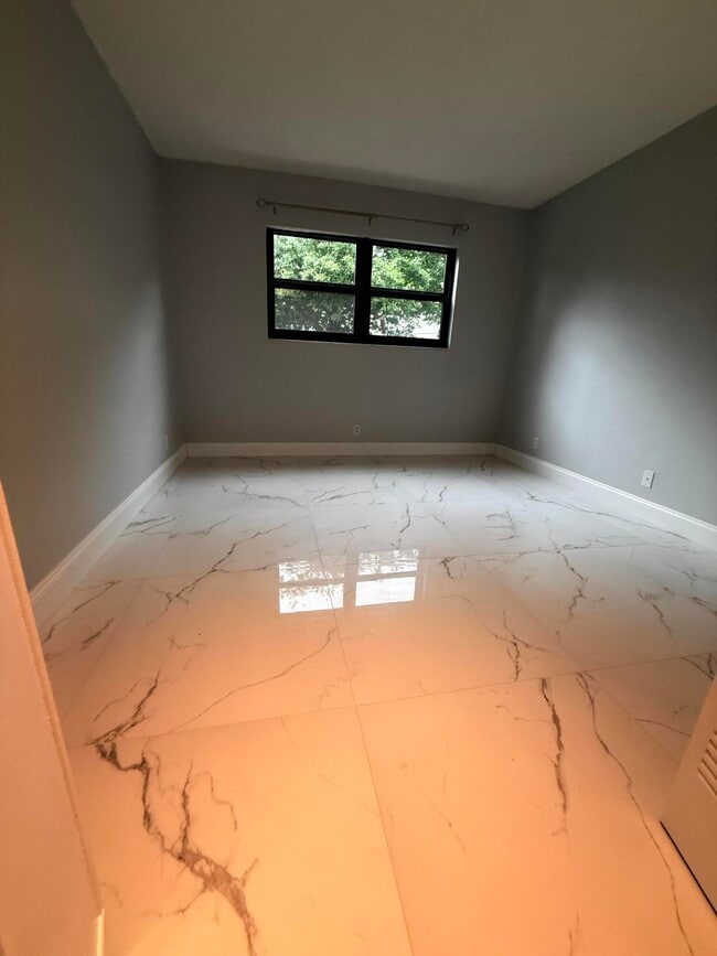 Foto del edificio - 9150 NW 38th Dr