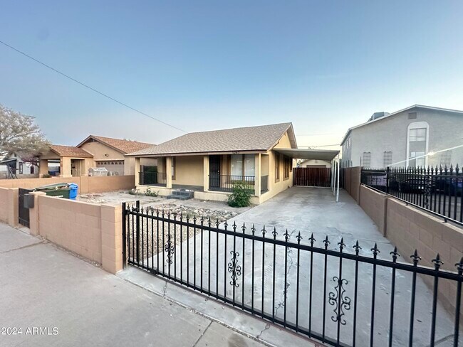 Foto del edificio - 1247 W Pierce St
