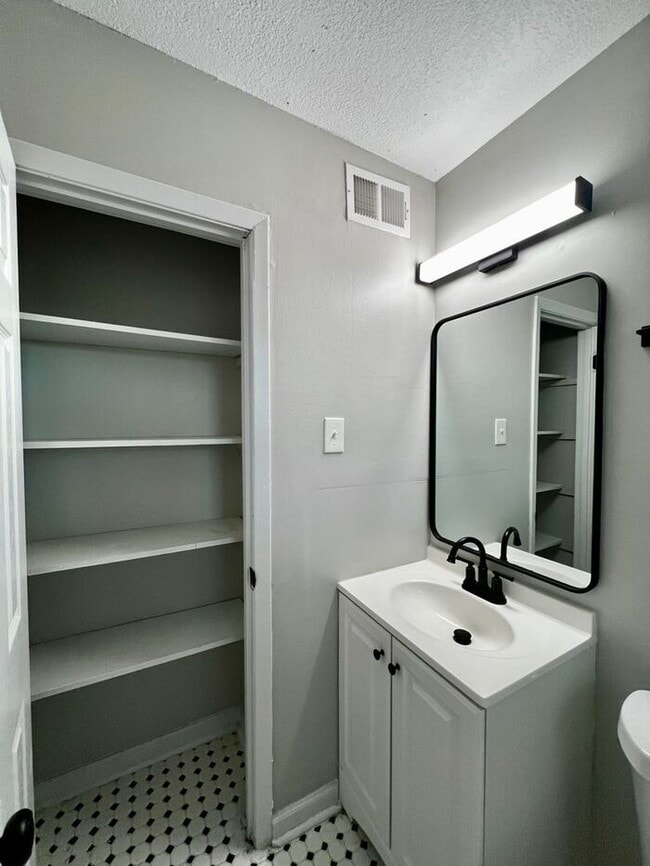 Newly Renovated 1bd/1ba Near University of Memphis! - Newly Renovated 1bd/1ba Near University of Memphis! House