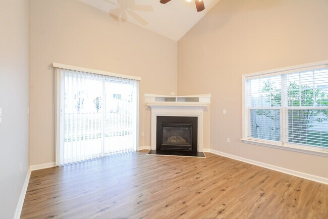 Foto del edificio - 229 Breezemont Dr