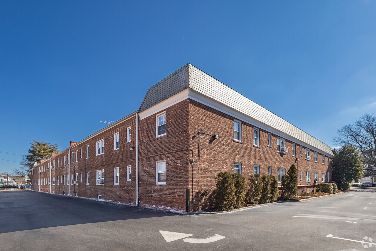 Building Photo - 33-47 Floral Blvd