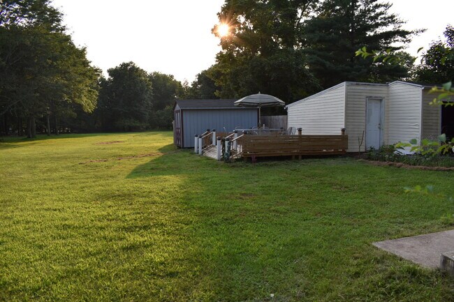 Backyard Space - 118 Leghorn Ave