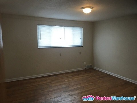 Building Photo - Move in Ready 2 Bed/ 1 Bath Condo