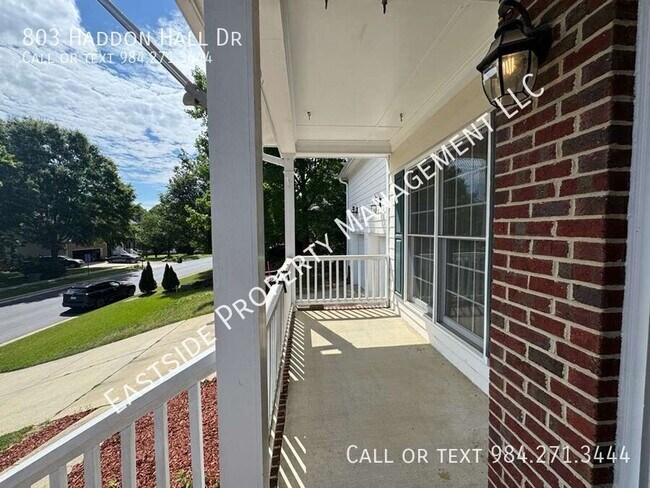 Foto del edificio - 803 Haddon Hall Dr