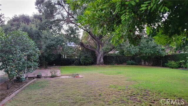 Building Photo - 731 S Santa Anita Ave