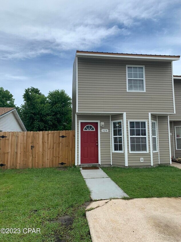 2425 Johnson Dr, Lynn Haven, FL 32444 Room for Rent in Lynn Haven, FL