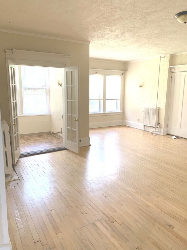 Foto del edificio - 1227 N Cass St