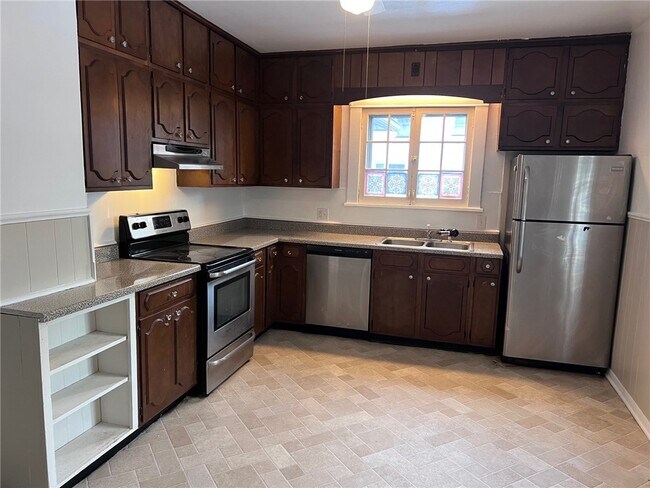 Foto del edificio - 135 Arbordale Ave