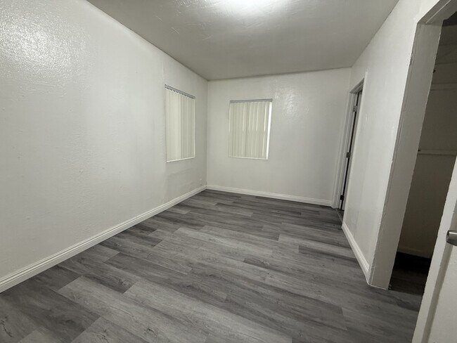 Foto del edificio - 764 S White Ave