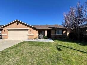 Building Photo - 2234 E Chestnut Ct