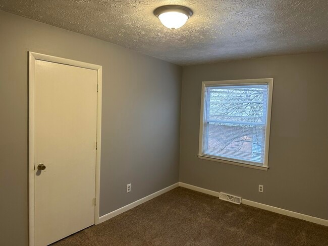 Building Photo - 1186 Merewood Dr