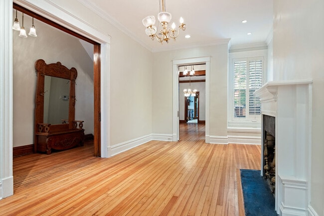 Foto del edificio - 1120 E Capitol St NE