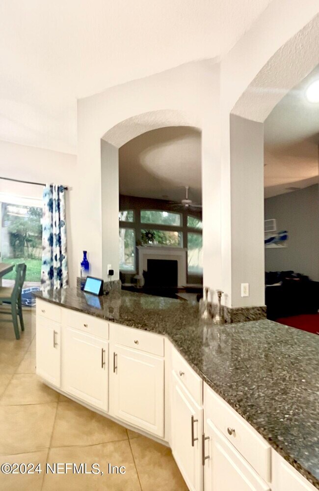 Foto del edificio - 4464 Summerhaven Blvd S