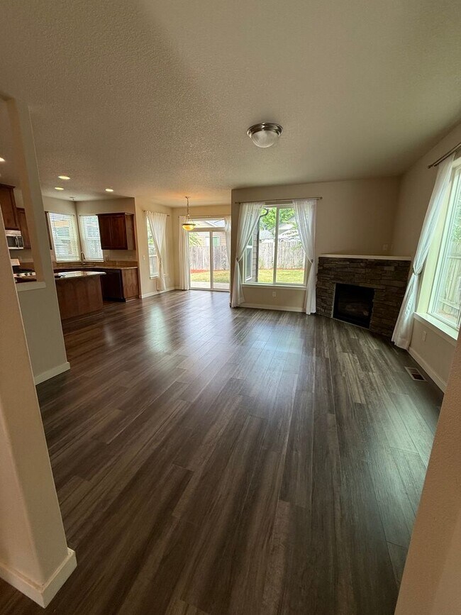 Foto del edificio - Gorgeous 4Bd/2.5Ba Craftsman Home in East Vancouver!