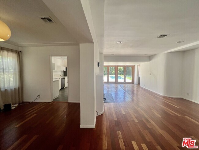Foto del edificio - 3964 Goodland Pl