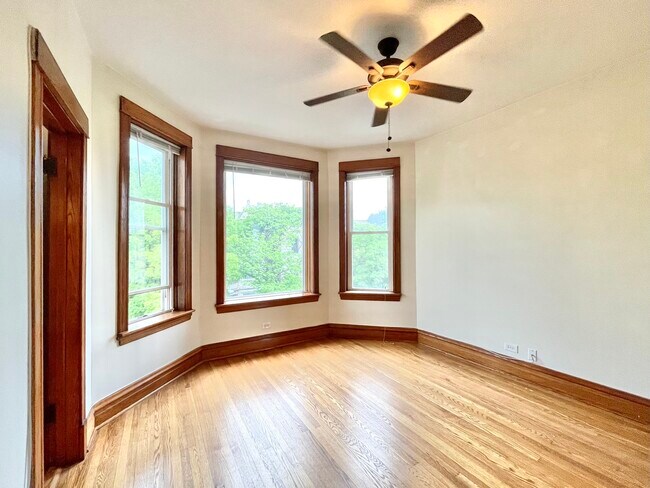 Foto del edificio - 3319 W Pierce Ave