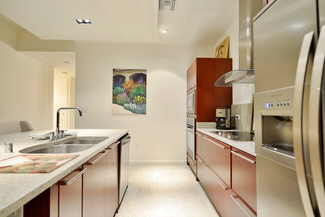 Building Photo - 4471 Dean Martin Dr