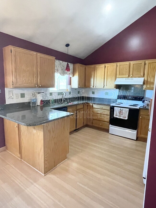 Building Photo - 685 Orangewood Ln