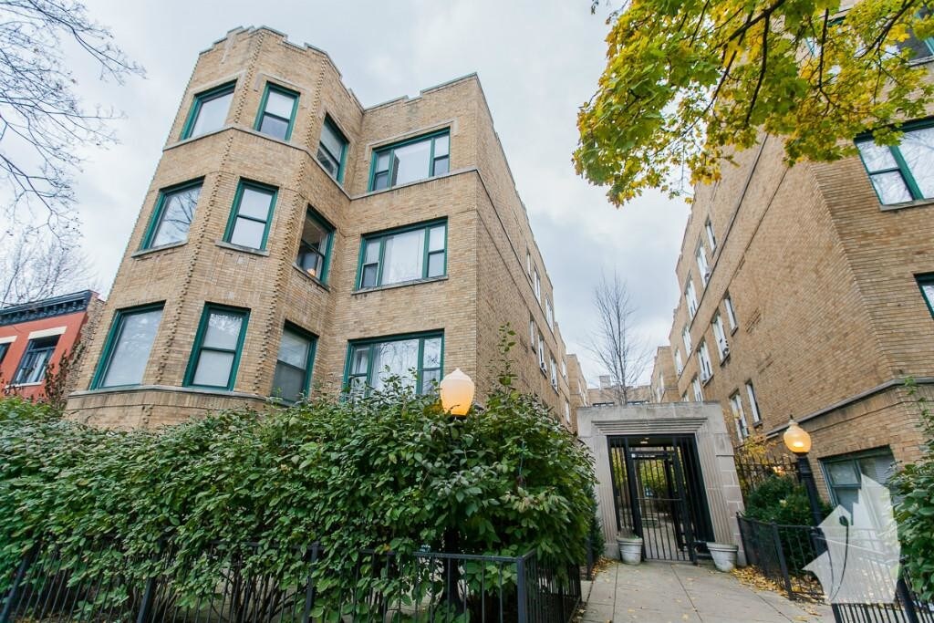 685 1/2 W Wrightwood Ave Unit G, Chicago, IL 60614 Room for Rent in