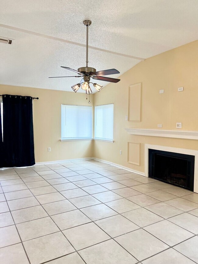 Foto del edificio - Live Oak 3 bedroom / 2 bathroom home in Qu...