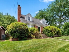 Building Photo - 404 S George Mason Dr